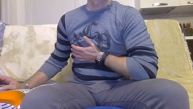 Snapshot of Eroshotlicker chatting on February 28, 2026, 9:49 pm Eroshotlicker online show from February 28, 2026, 9:49 pm