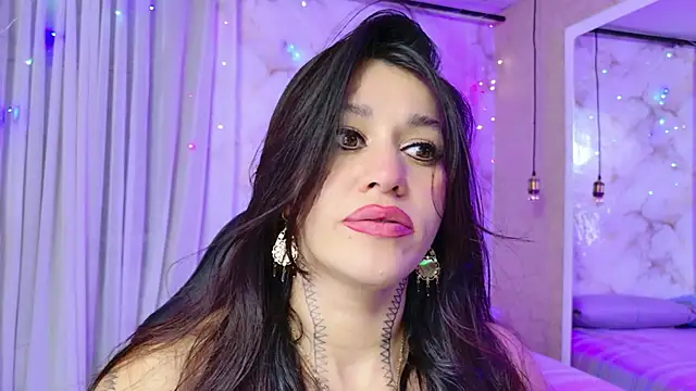 abby saenz 2025 online show from November 25, 2025, 8:42 pm