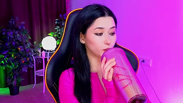 Snapshot of RedMidnight chatting on February 19, 2026, 9:00 pm RedMidnight online show from February 19, 2026, 9:00 pm