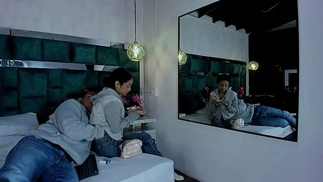  bonnyandclyde online show from March 2, 2026, 11:28 am