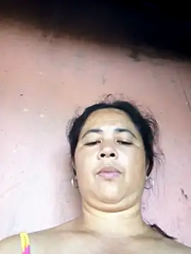 pretty hotmom07 online show from November 28, 2025, 6:05 am