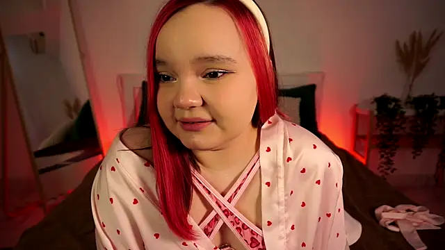 Snapshot of Rose_Luvv chatting on December 16, 2025, 7:35 am Rose Luvv online show from December 16, 2025, 7:35 am