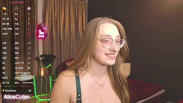 AliceCutes online show from February 10, 2026, 12:31 pm