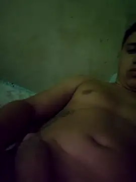 Snapshot of Alvarezz0202 chatting on April 15, 2026, 8:31 pm Alvarezz0202 online show from April 15, 2026, 8:31 pm