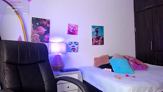 camila hott69  online show from March 25, 2026, 3:01 am