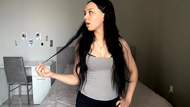 BabyEmi online show from November 28, 2025, 9:12 am