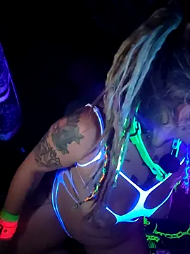 Snapshot of Horny_hippie chatting on November 17, 2025, 12:16 am Horny hippie online show from November 17, 2025, 12:16 am