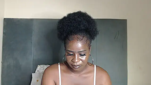Chocolatebae86 online show from March 3, 2026, 7:42 pm