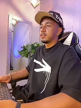 Snapshot of Brand_Collins chatting on April 7, 2026, 11:43 am Brand Collins online show from April 7, 2026, 11:43 am