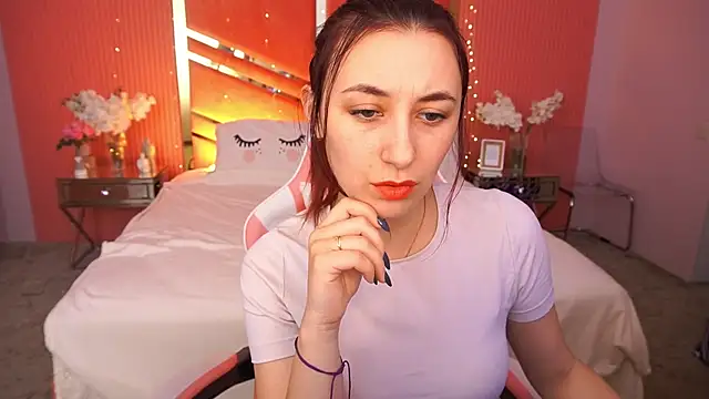 Snapshot of RoxieRay chatting on February 4, 2026, 3:29 pm RoxieRay online show from February 4, 2026, 3:29 pm