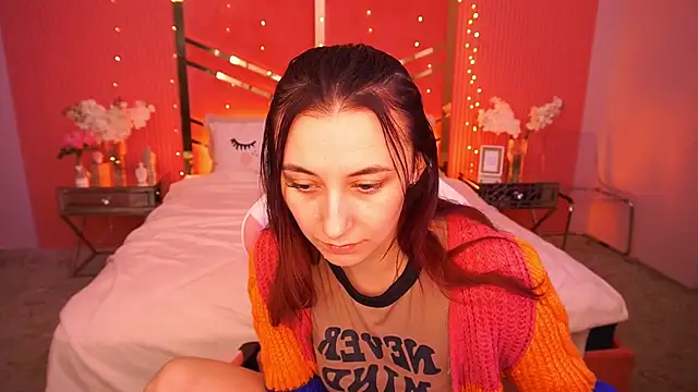 Snapshot of RoxieRay chatting on February 10, 2026, 8:29 am RoxieRay online show from February 10, 2026, 8:29 am