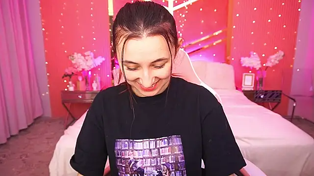 Snapshot of RoxieRay chatting on February 11, 2026, 3:39 pm RoxieRay online show from February 11, 2026, 3:39 pm