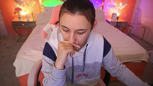 Snapshot of RoxieRay chatting on March 2, 2026, 7:15 am RoxieRay online show from March 2, 2026, 7:15 am