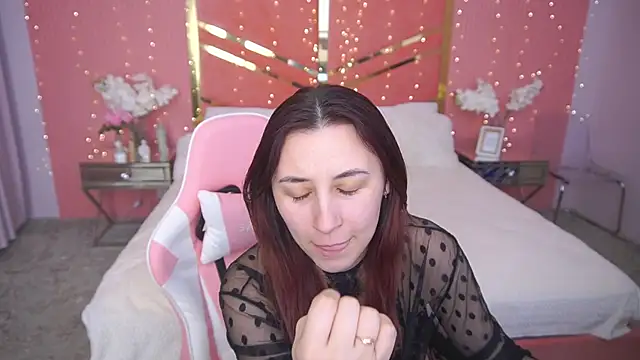 Snapshot of RoxieRay chatting on March 3, 2026, 2:34 pm RoxieRay online show from March 3, 2026, 2:34 pm