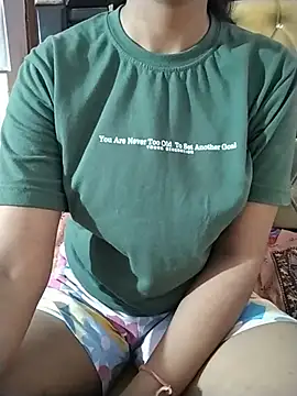Snapshot of RASHMI_SHARMA9 chatting on June 21, 2026, 6:10 pm RASHMI SHARMA9 online show from June 21, 2026, 6:10 pm
