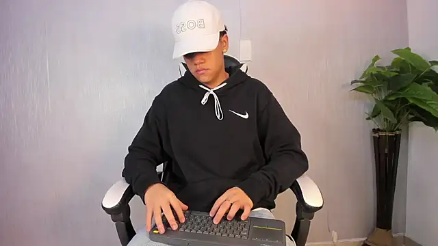 Isaac Collins  online show from January 10, 2026, 11:56 am