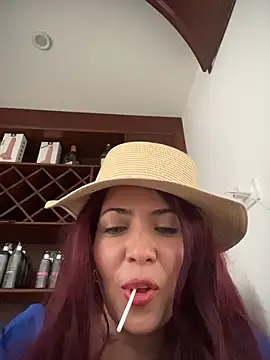 IsaSantoDomingo online show from December 19, 2025, 4:47 pm