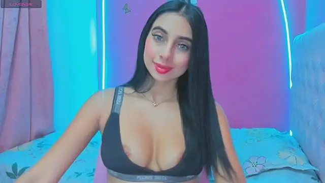 MiaCrimson online show from November 26, 2025, 4:13 am