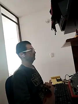 Fuegosutil online show from November 26, 2025, 4:52 pm