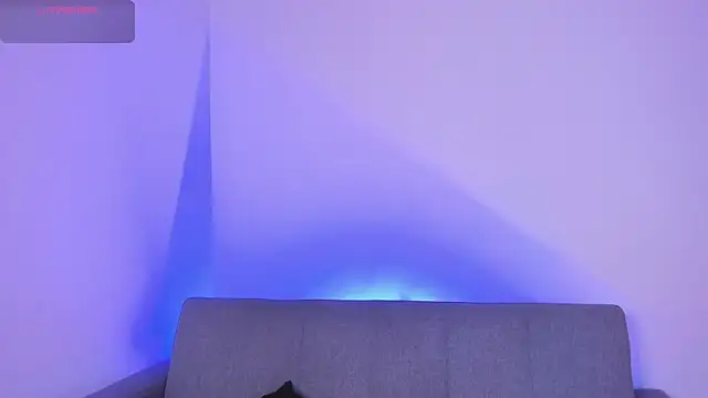 jimena chic1 online show from February 13, 2026, 7:32 pm