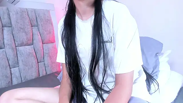 ZafiraNavarro online show from April 4, 2026, 6:27 pm