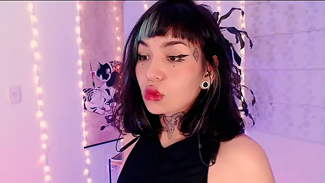 justmartina  online show from March 19, 2026, 2:26 am