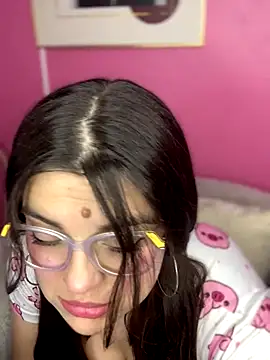 Snapshot of Scarletts_Boobs chatting on December 3, 2025, 8:40 pm Scarletts Boobs online show from December 3, 2025, 8:40 pm