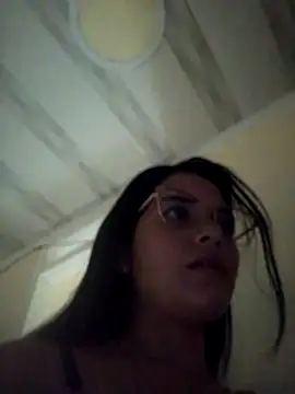 sofi11ruiz online show from December 14, 2025, 4:29 am