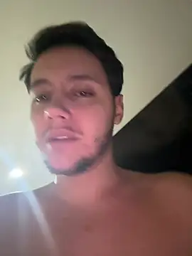 Snapshot of RicoValen chatting on February 18, 2026, 1:45 am RicoValen online show from February 18, 2026, 1:45 am