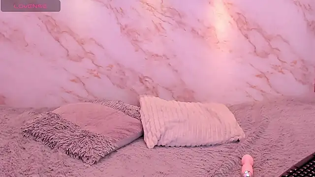 Dakota ferreti  online show from April 7, 2026, 1:06 am