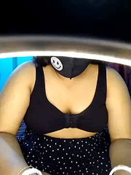 priya2098 online show from April 20, 2026, 6:42 pm