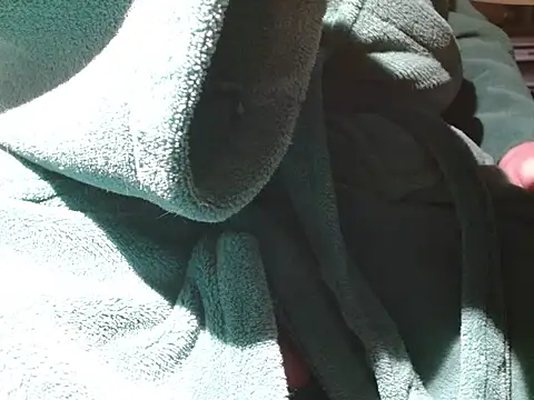 Snapshot of your_tipie chatting on December 4, 2025, 8:17 pm your tipie online show from December 4, 2025, 8:17 pm