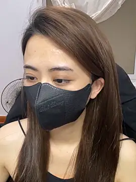 Snapshot of Lunamoon68 chatting on April 11, 2026, 4:17 am Lunamoon68 online show from April 11, 2026, 4:17 am