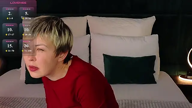 Snapshot of HelenSvon chatting on November 28, 2025, 8:39 am HelenSvon online show from November 28, 2025, 8:39 am