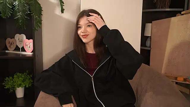 HalleyMedearis online show from December 1, 2025, 9:14 am