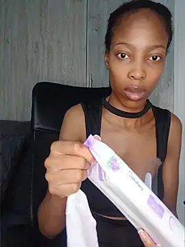 MsParisSmith online show from April 15, 2026, 10:10 pm