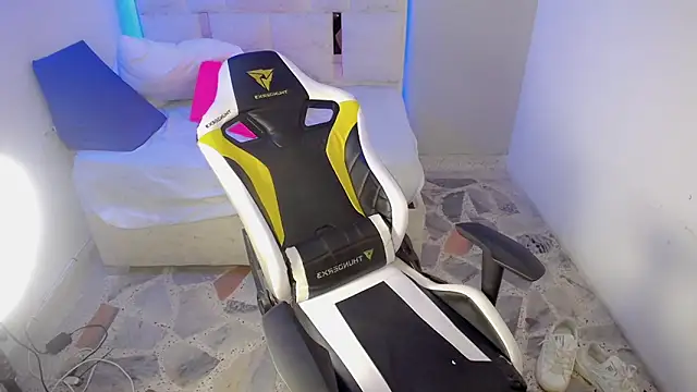 d moneyy  online show from January 14, 2026, 9:37 am