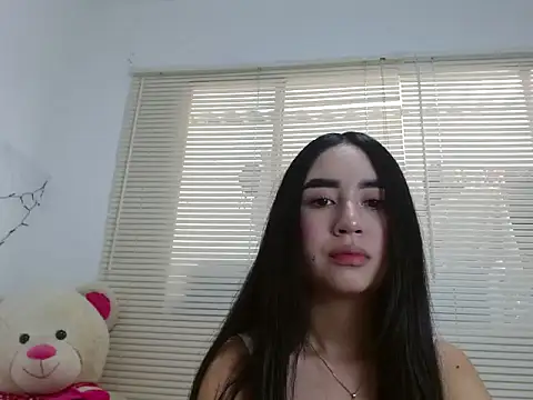 Snapshot of SiennaLorens chatting on December 19, 2025, 2:46 pm SiennaLorens online show from December 19, 2025, 2:46 pm