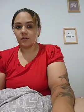 LoreinnFox online show from May 3, 2026, 4:40 am