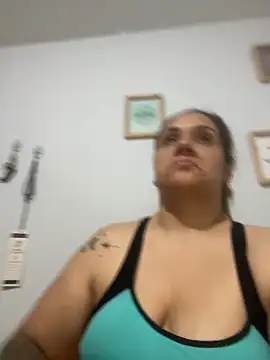 LoreinnFox online show from May 7, 2026, 4:07 am