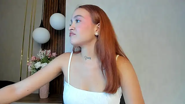 AliceHills  online show from December 5, 2025, 12:25 pm