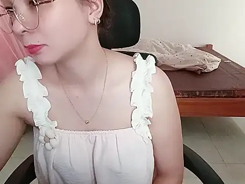 BabyDoll1999 online show from May 28, 2026, 2:42 am