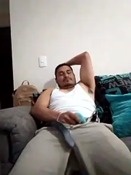 cristian112090 online show from February 5, 2026, 11:53 pm