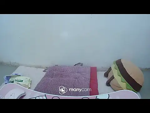 hottiemama69 online show from December 15, 2025, 4:28 am