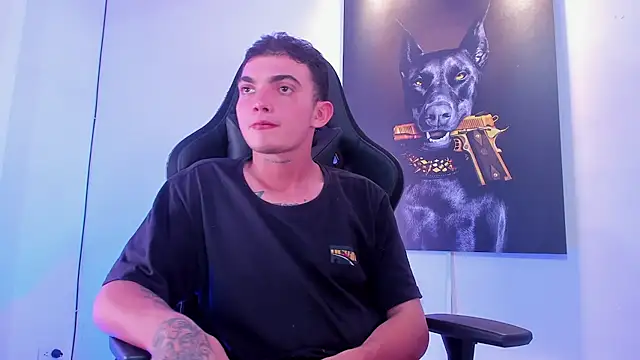 Snapshot of m0ntana777 chatting on November 28, 2025, 2:42 pm m0ntana777 online show from November 28, 2025, 2:42 pm