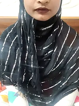 Zoyaa-Zubair online show from December 2, 2025, 11:15 am