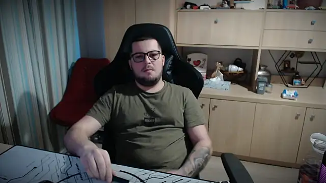 kevinnlovelly online show from December 16, 2025, 2:22 pm