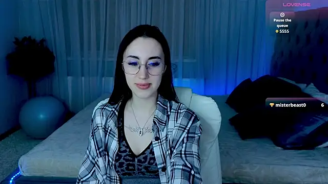 Miss  Linn online show from December 4, 2025, 1:31 pm