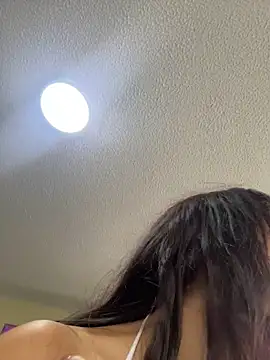 Snapshot of Mia_fiire chatting on April 27, 2026, 7:12 pm Mia fiire online show from April 27, 2026, 7:12 pm