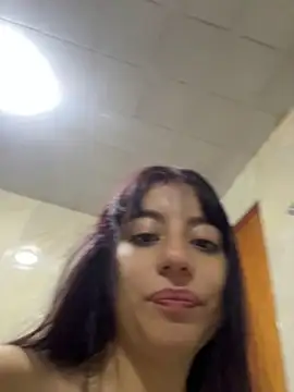 Snapshot of Mia_fiire chatting on May 18, 2026, 4:40 am Mia fiire online show from May 18, 2026, 4:40 am